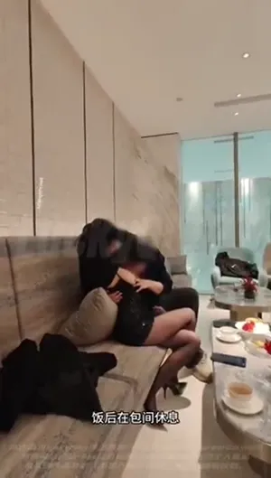 늘씬한 모델 맘데로 주무르는 럭키맨  국산야동 한국야동