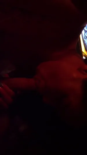 온리팬스-여친 절친과 떡질하다 결국은 쓰리썸으로, Leah Meow  국산야동 한국야동